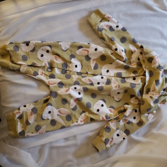 Green bunny romper - Picture 1 of 5